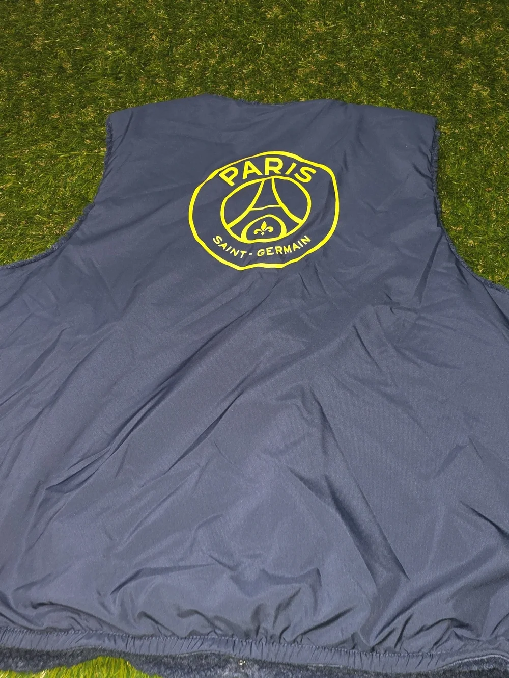 Paris Saint-Germain Nike Club+ Winterized Reversible Full-Zip Vest. Size L.